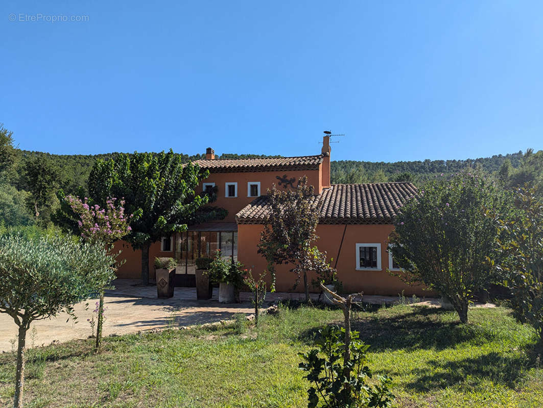 Maison à VILLECROZE