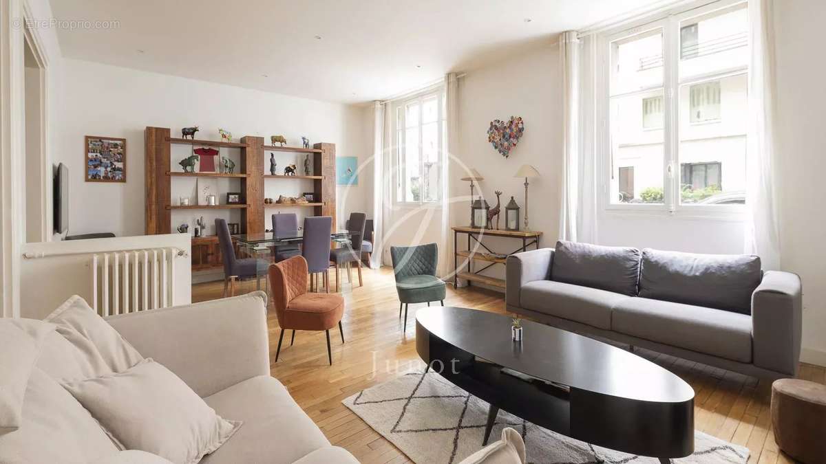 Appartement à PARIS-16E