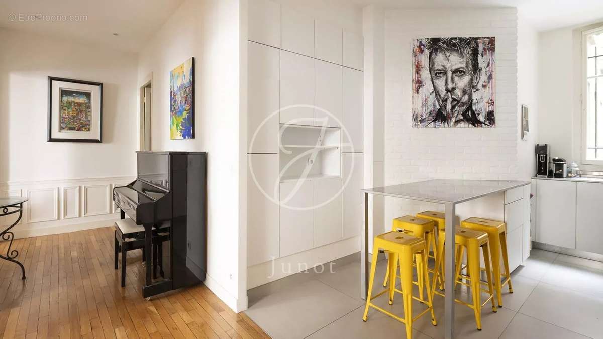 Appartement à PARIS-16E