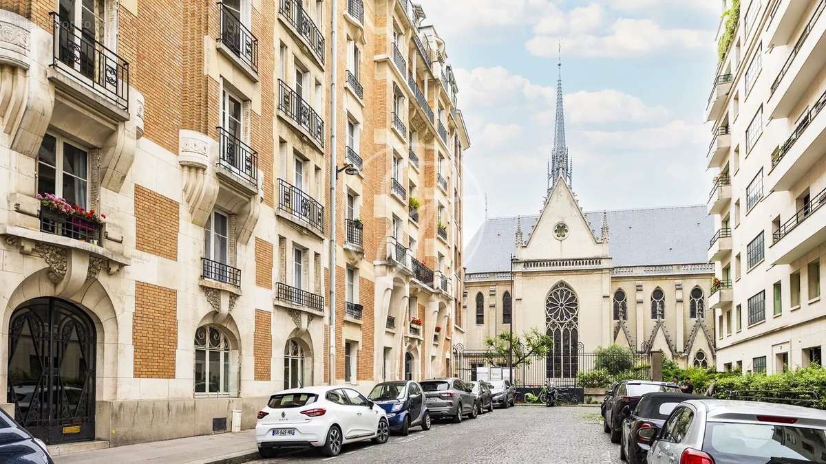 Appartement à PARIS-16E