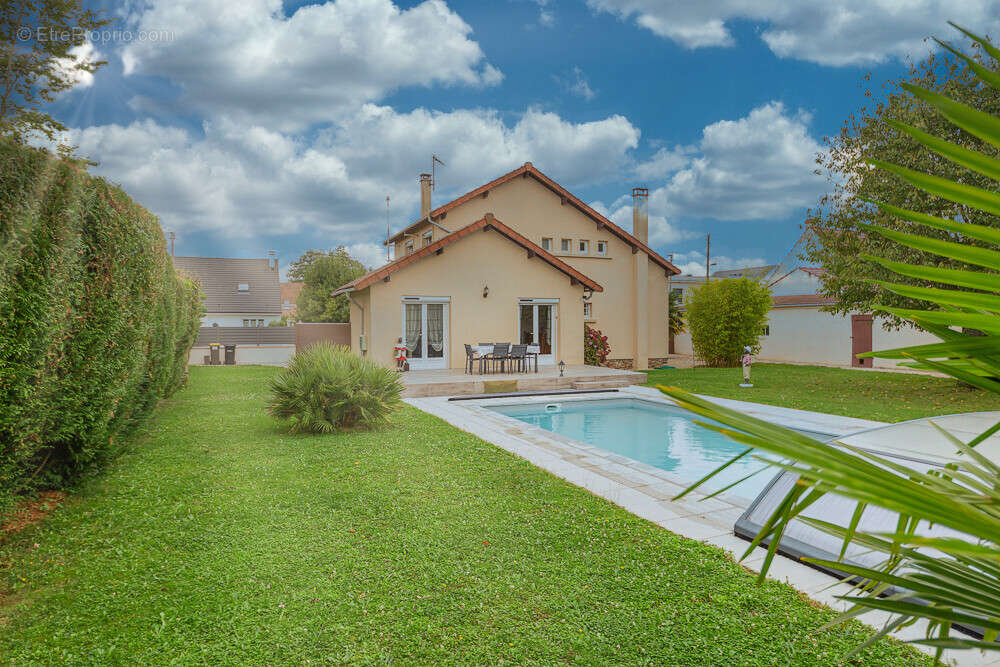 Maison à OZOIR-LA-FERRIERE