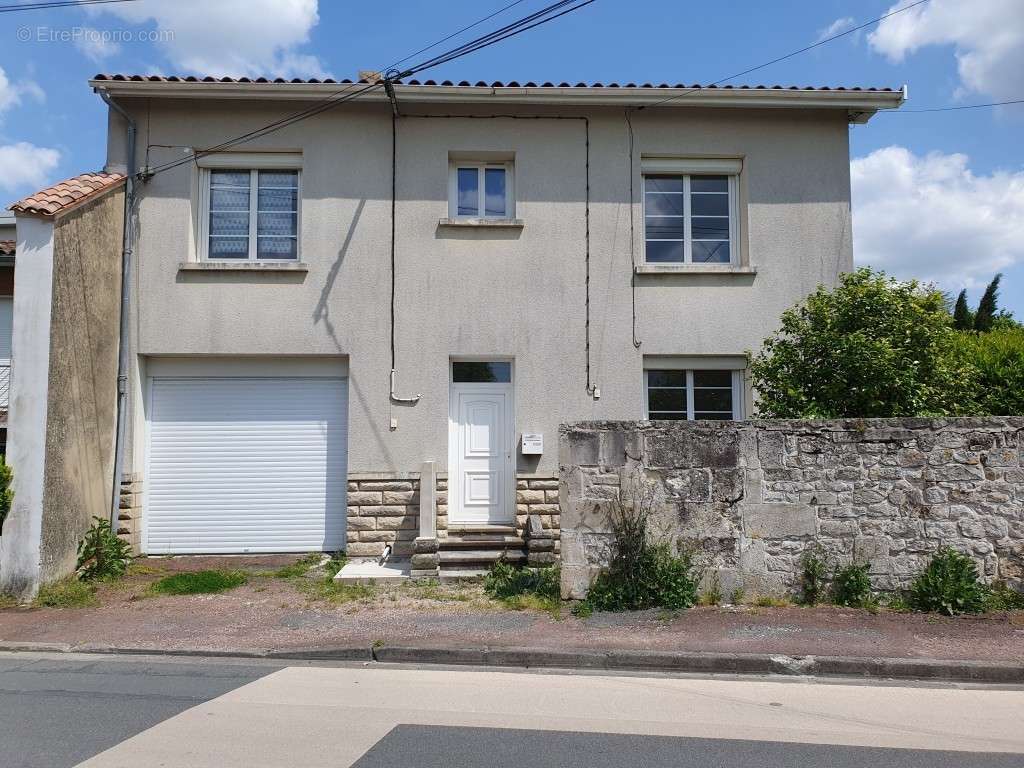 Appartement à SAINTES