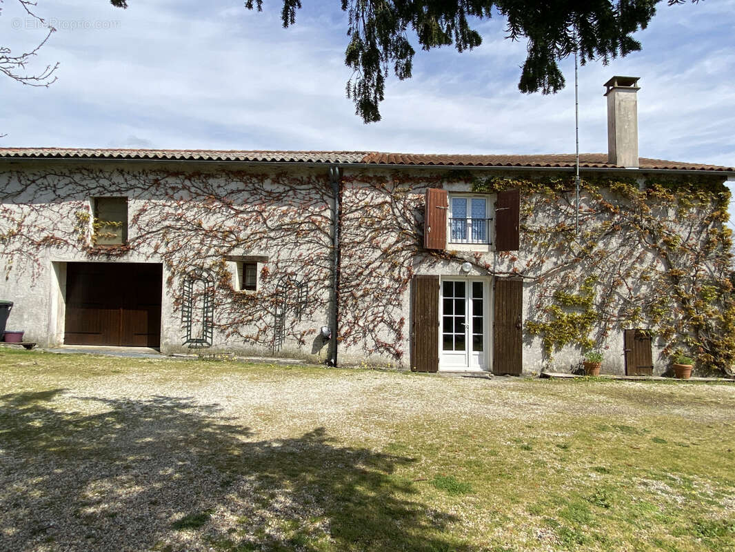 Maison à CHERAC