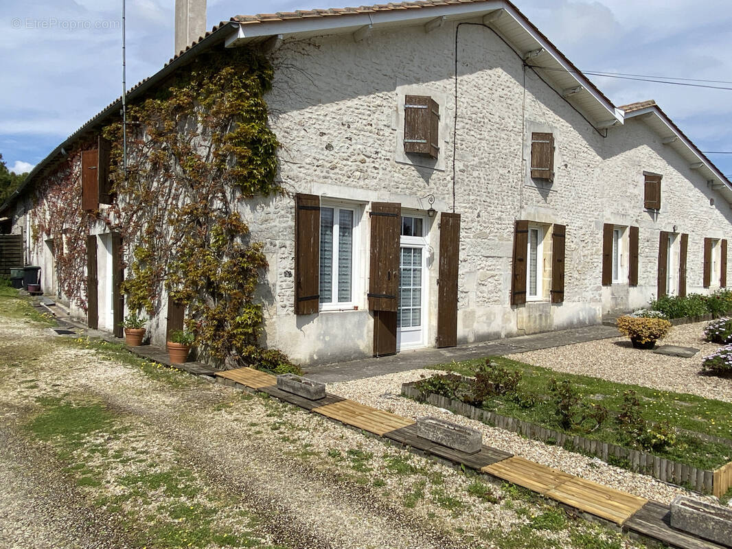 Maison à CHERAC