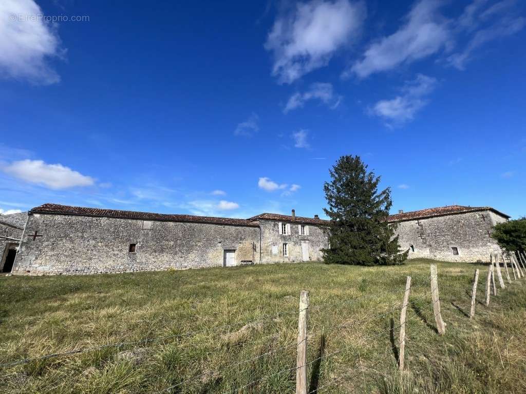 Maison à SAINTES