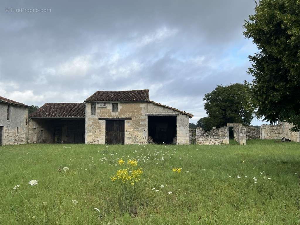 Maison à SAINTES