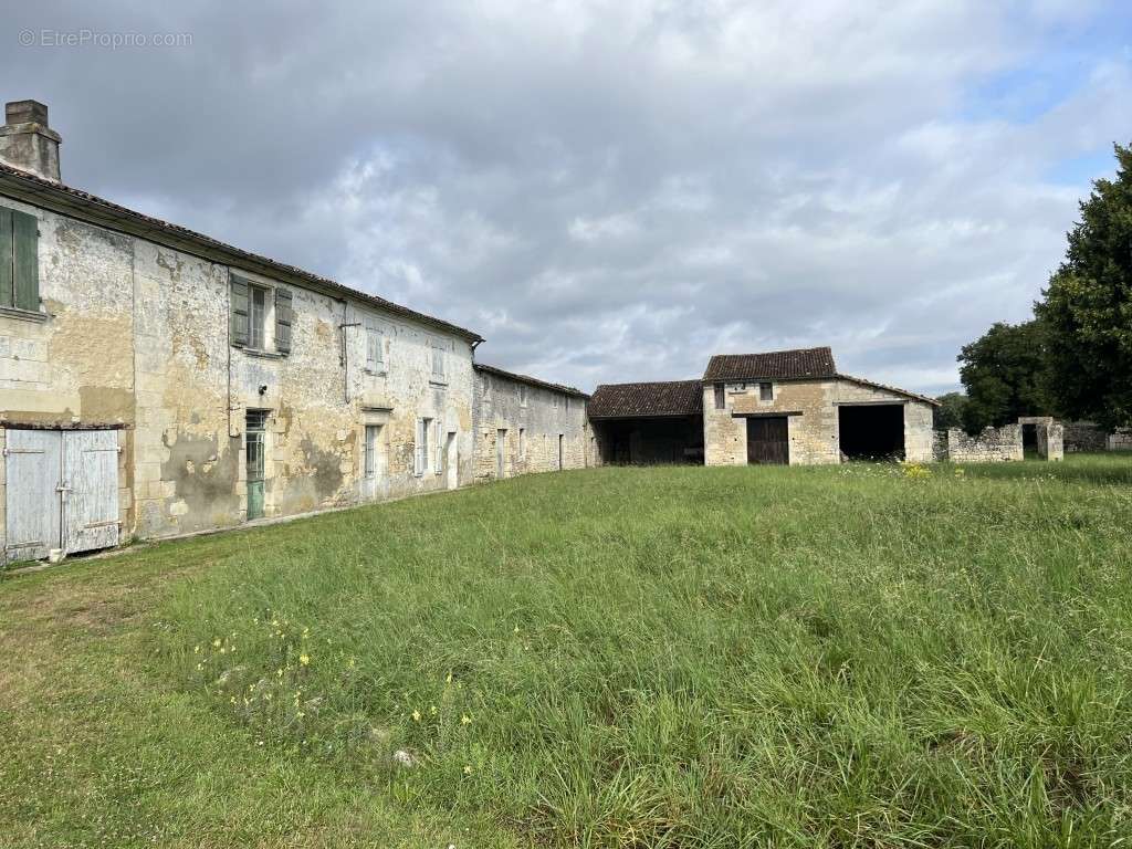 Maison à SAINTES