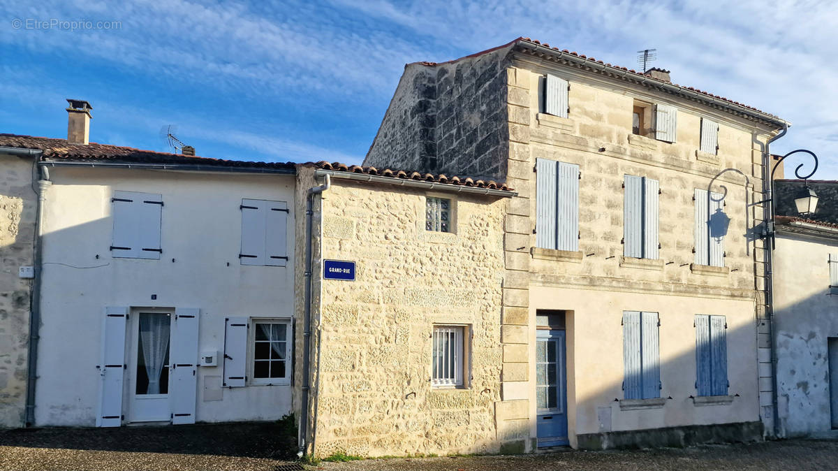 Appartement à SAINT-GEORGES-DES-COTEAUX