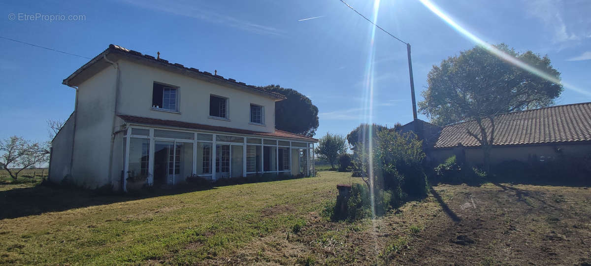 Maison à CHENAC-SAINT-SEURIN-D&#039;UZET