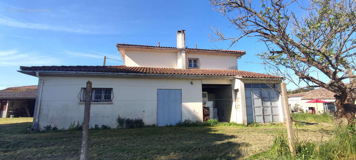 Maison à CHENAC-SAINT-SEURIN-D&#039;UZET