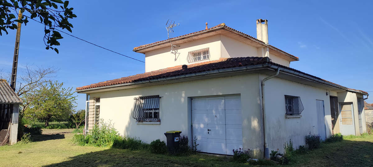 Maison à CHENAC-SAINT-SEURIN-D&#039;UZET