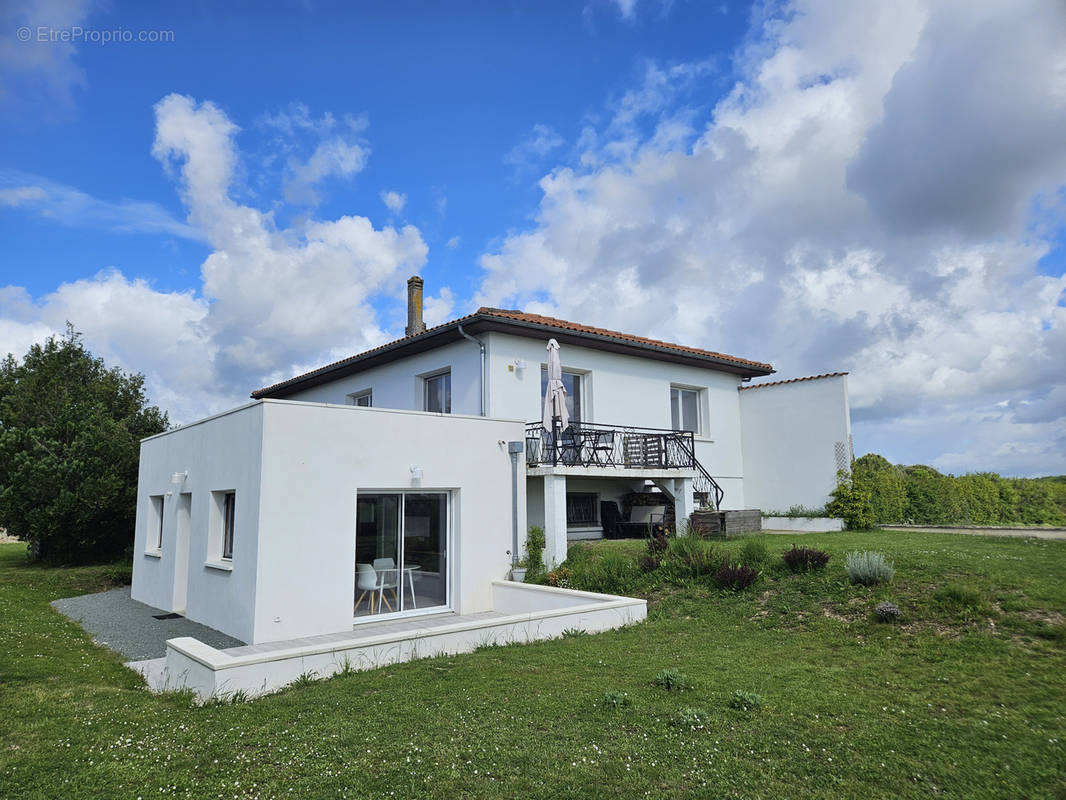 Maison à SAINTES