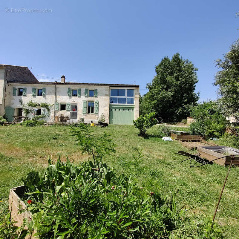 Maison à LA CHAPELLE-DES-POTS