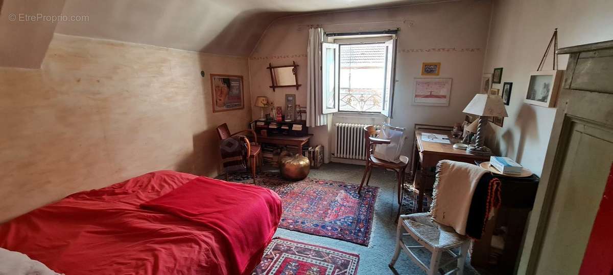 Chambre 2ème étage - Maison à MELUN