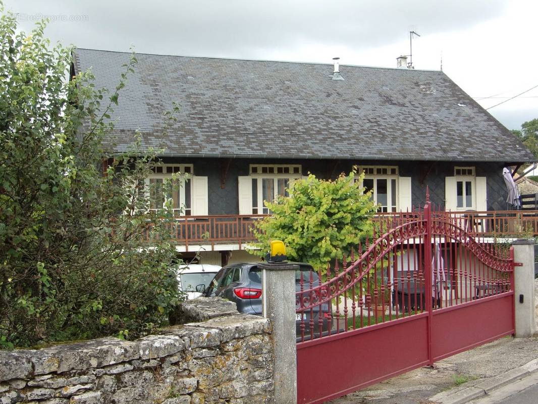 Maison à CHEF-BOUTONNE