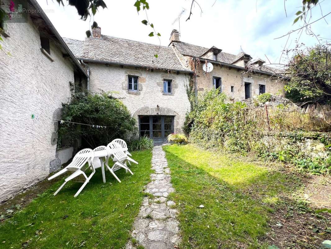 Maison à MONTPEYROUX