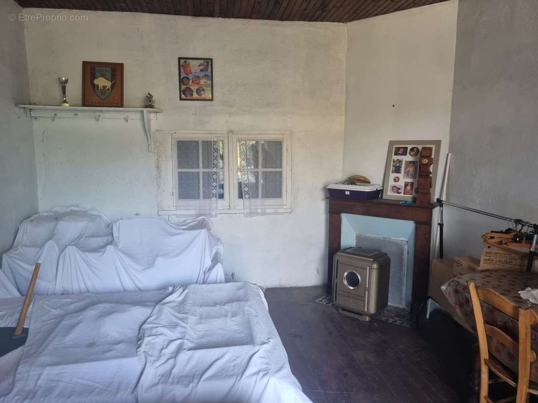 chambre dans dépendance - Maison à PERIGUEUX