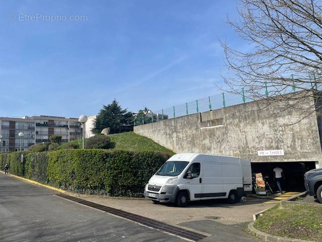 Parking à BOUSSY-SAINT-ANTOINE