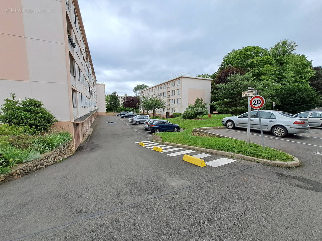 Parking à CROSNE