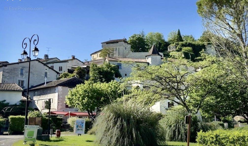 Appartement à AUBETERRE-SUR-DRONNE