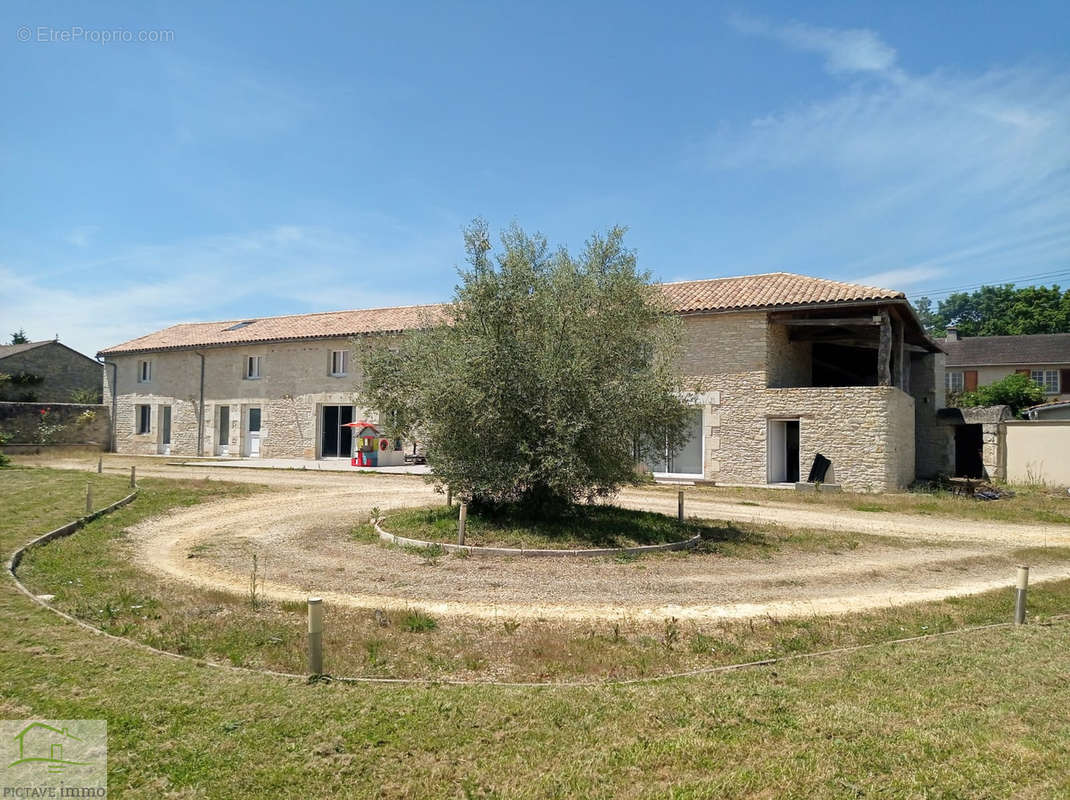 Maison à LE ROCHEREAU