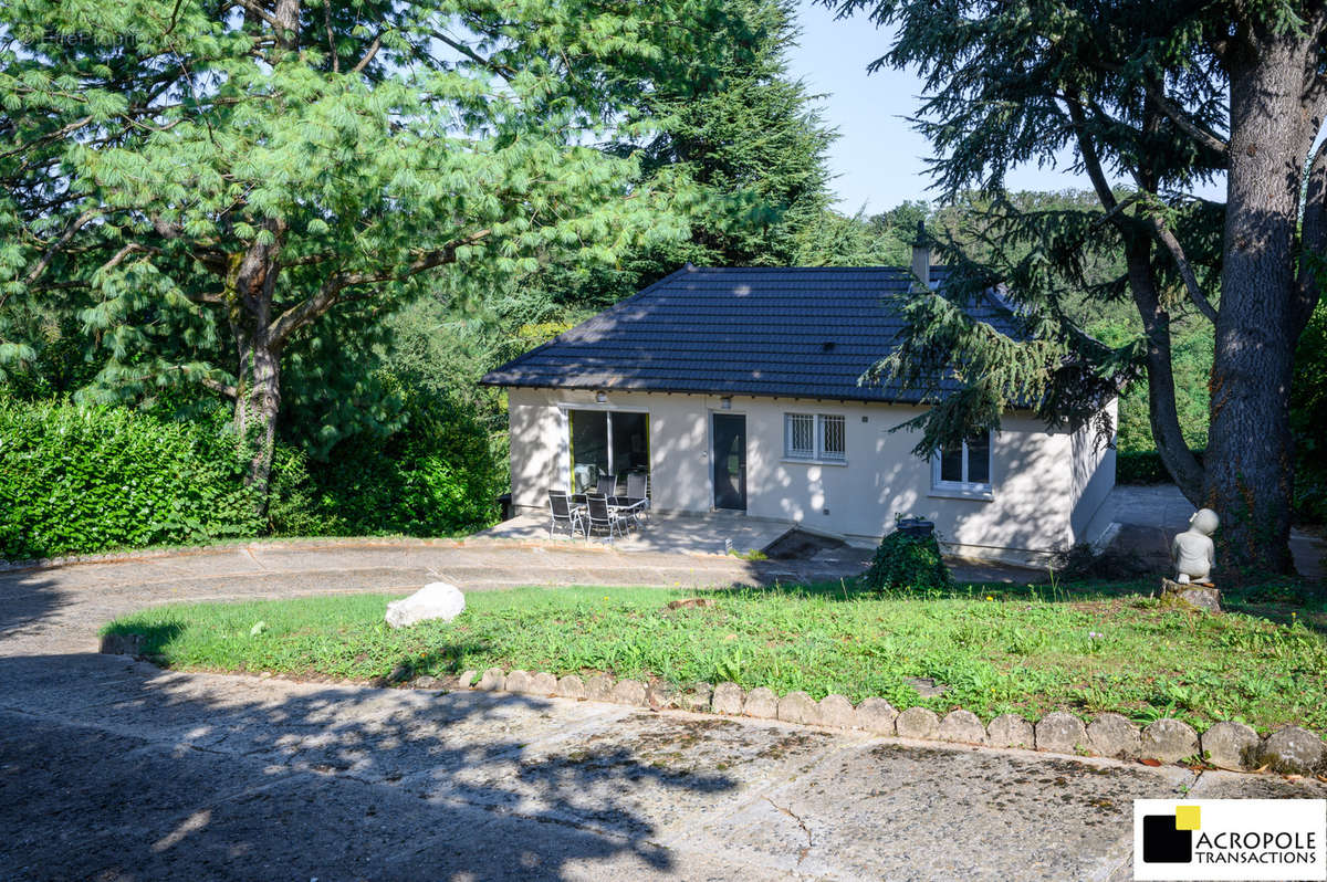 Maison à CHARBONNIERES-LES-BAINS