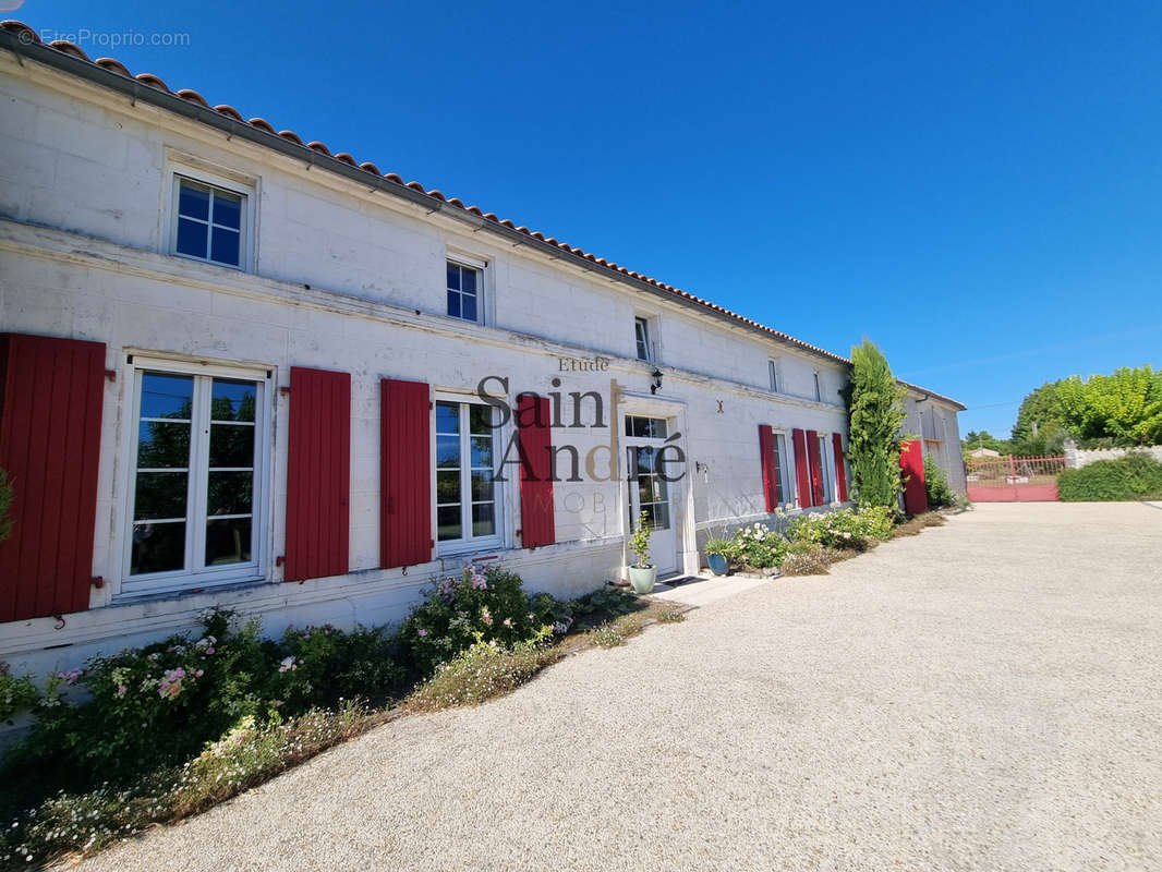 Maison à TOUZAC