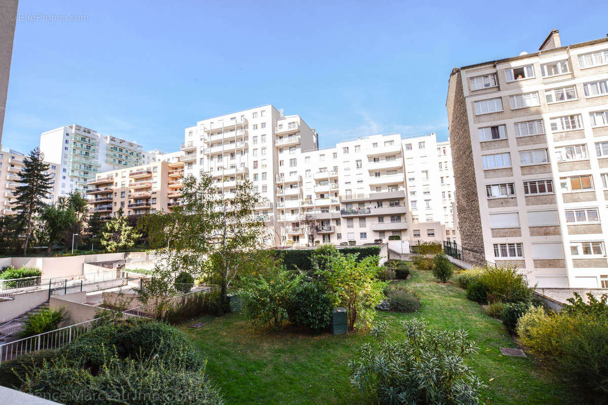 Appartement à COURBEVOIE