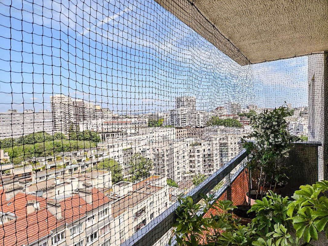 Appartement à COURBEVOIE