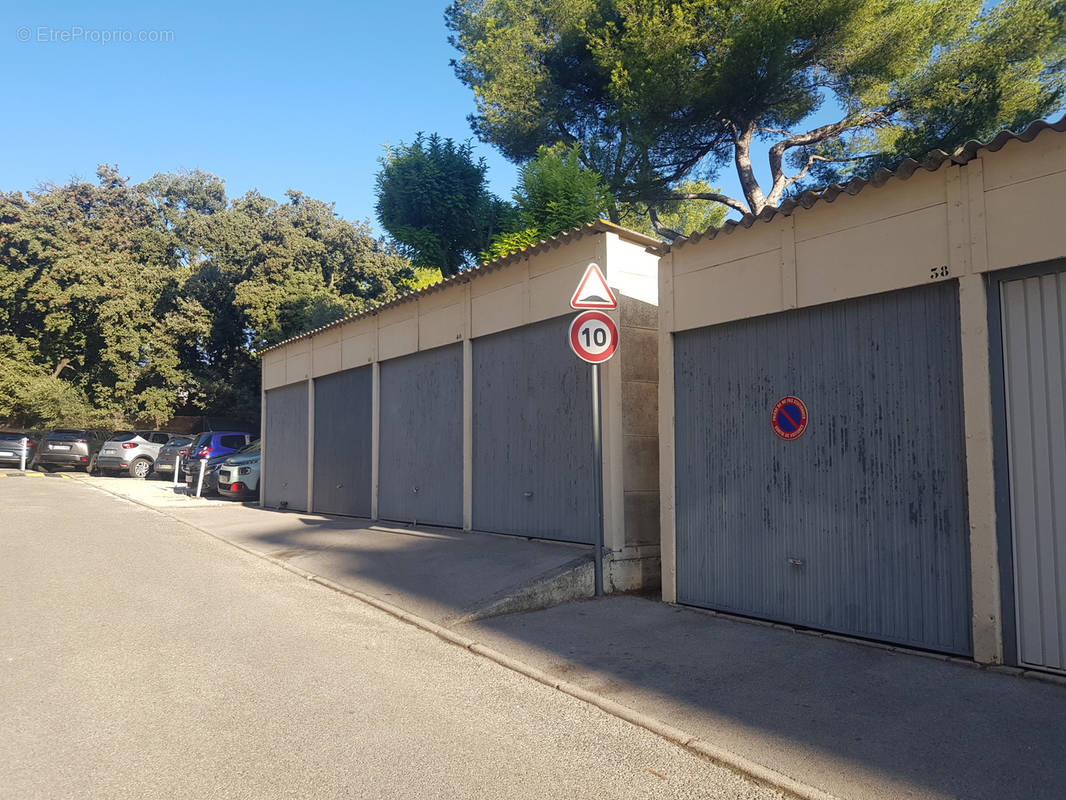 Parking à MARSEILLE-12E