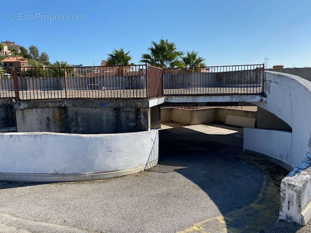 Parking à LE LAVANDOU