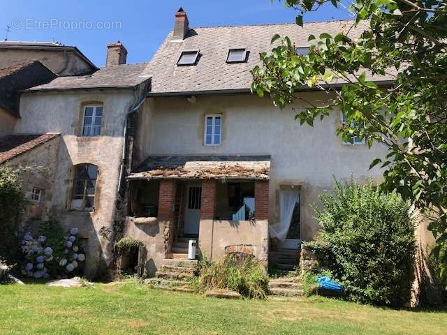 Maison à SAINT-LEGER-SOUS-BEUVRAY