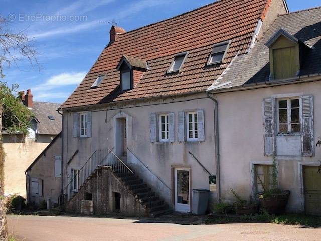 Maison à SAINT-LEGER-SOUS-BEUVRAY