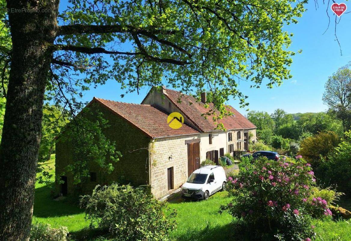 Maison à ROCHES