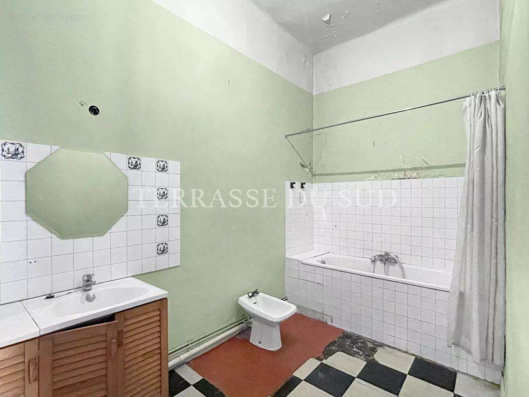 Appartement à MARSEILLE-1E