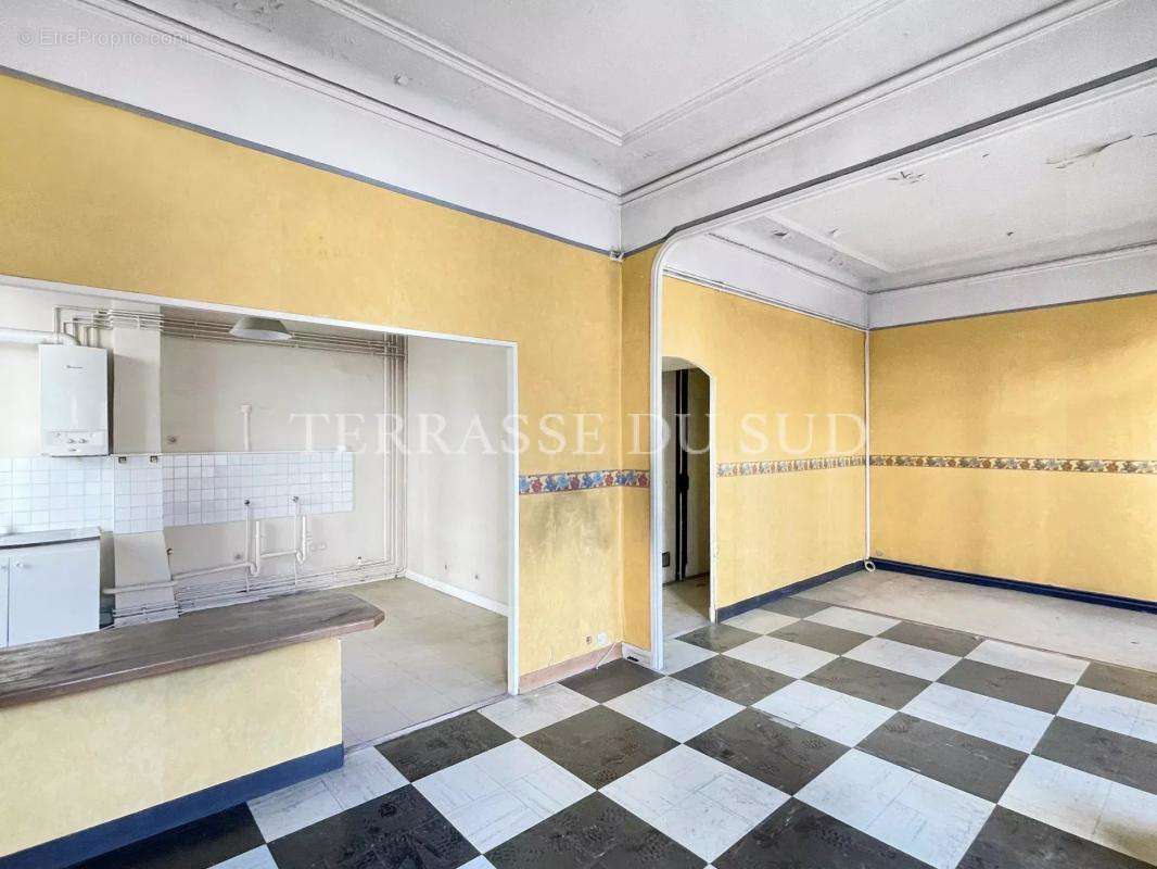 Appartement à MARSEILLE-1E