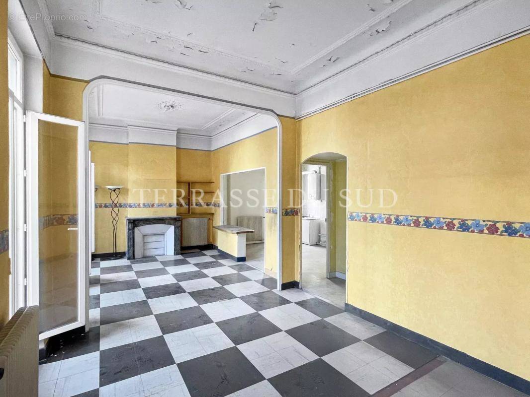 Appartement à MARSEILLE-1E