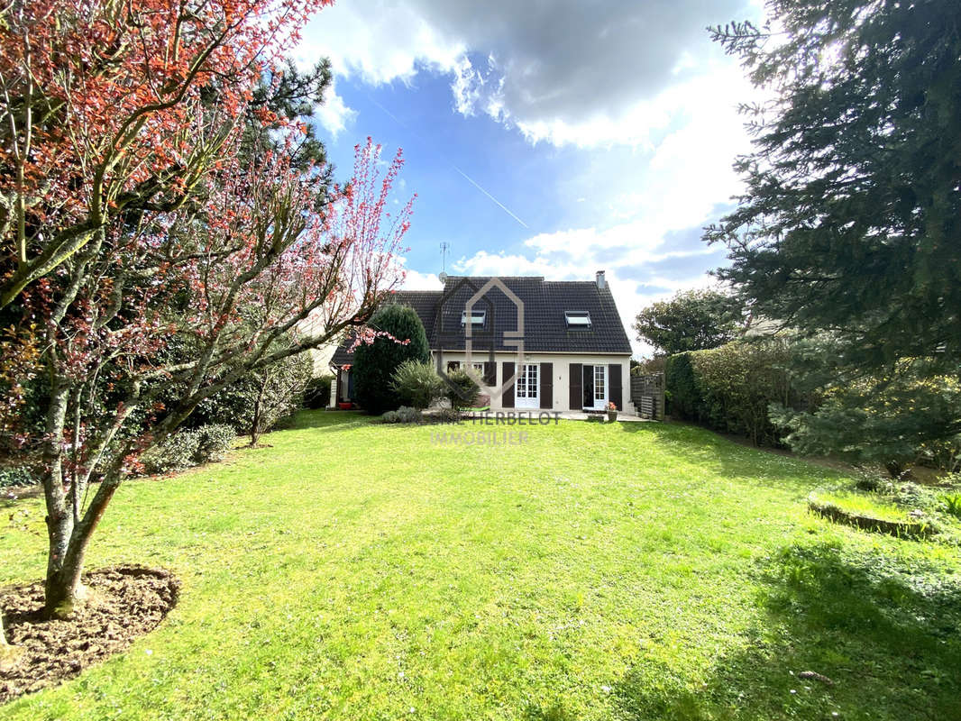 Maison à CHENNEVIERES-SUR-MARNE