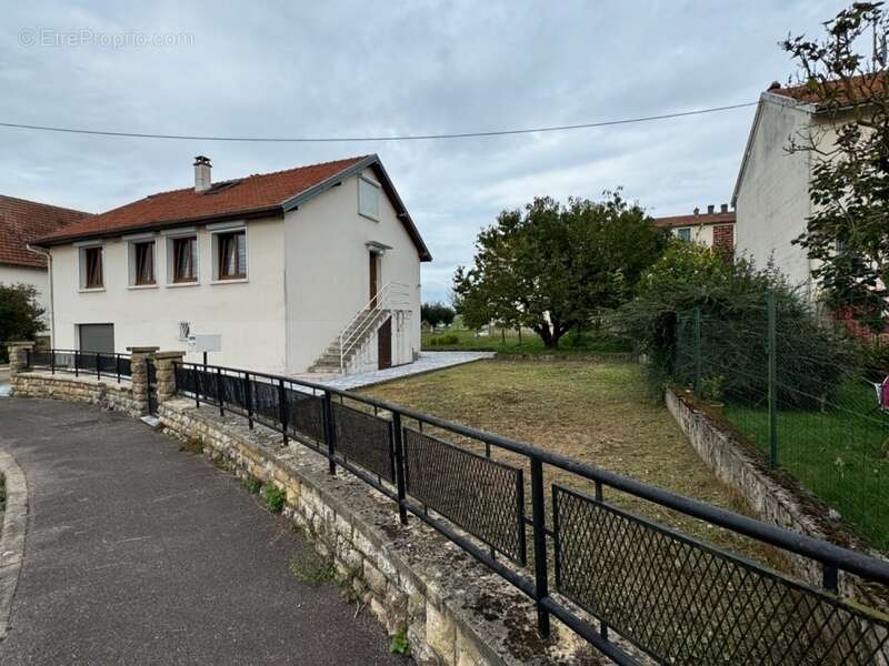 Maison à STENAY