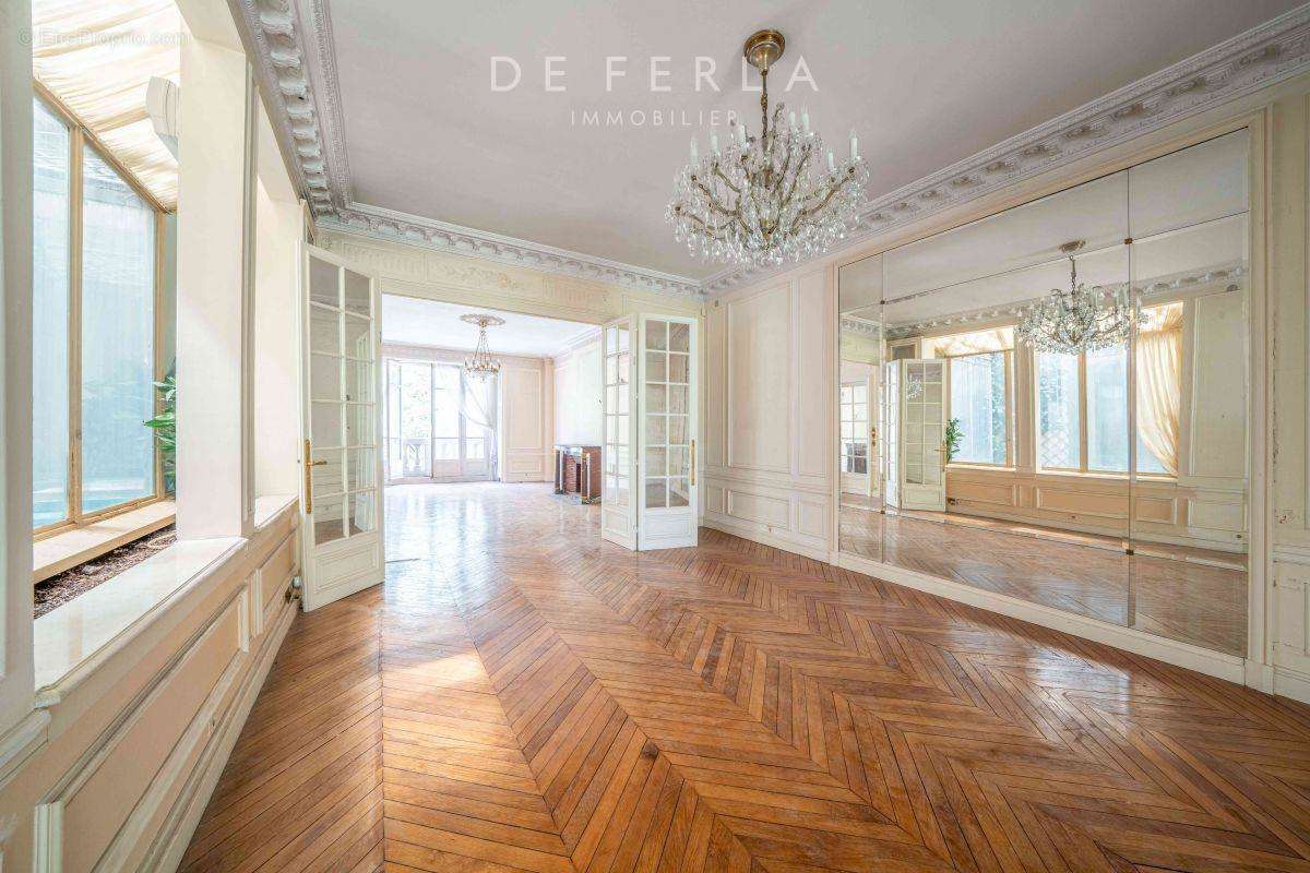 Appartement à PARIS-7E