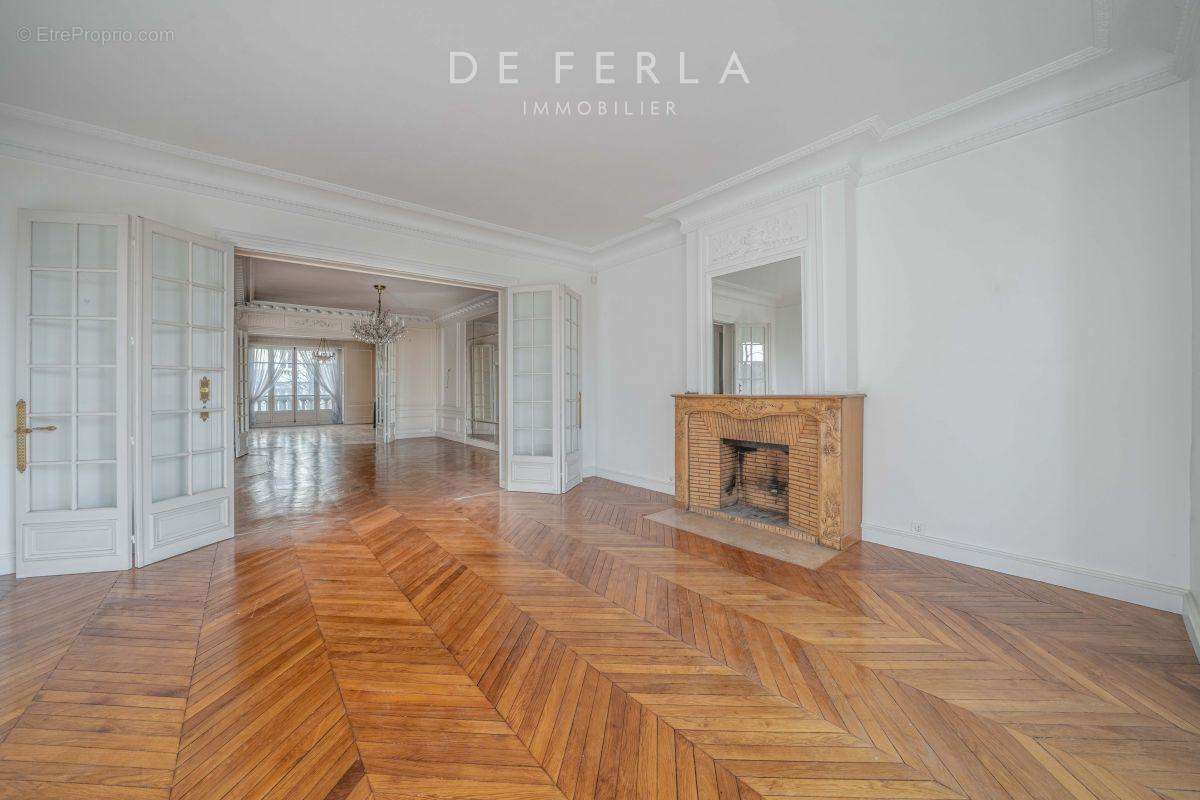 Appartement à PARIS-7E