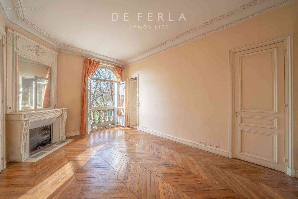 Appartement à PARIS-7E