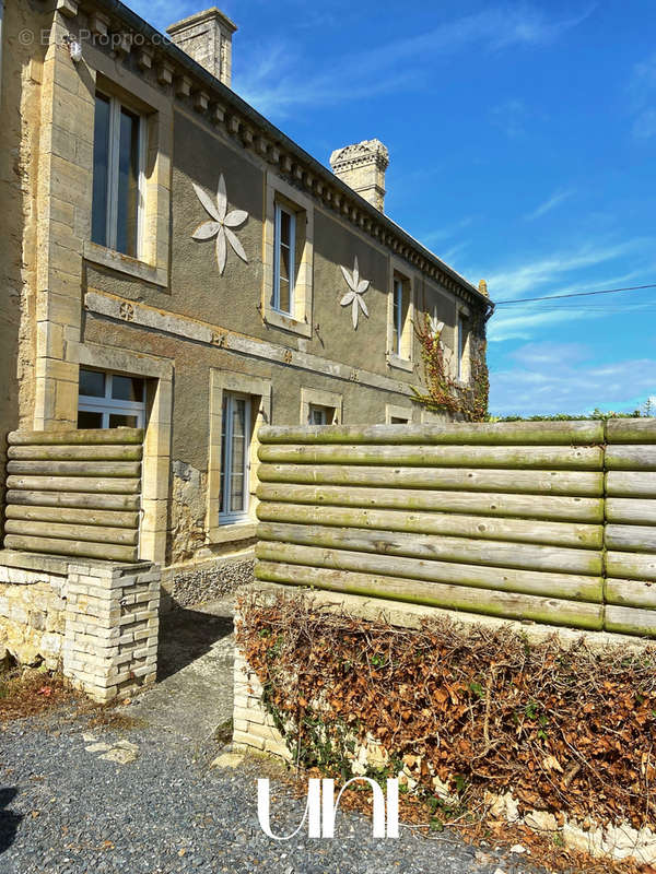 Maison à LONGUES-SUR-MER