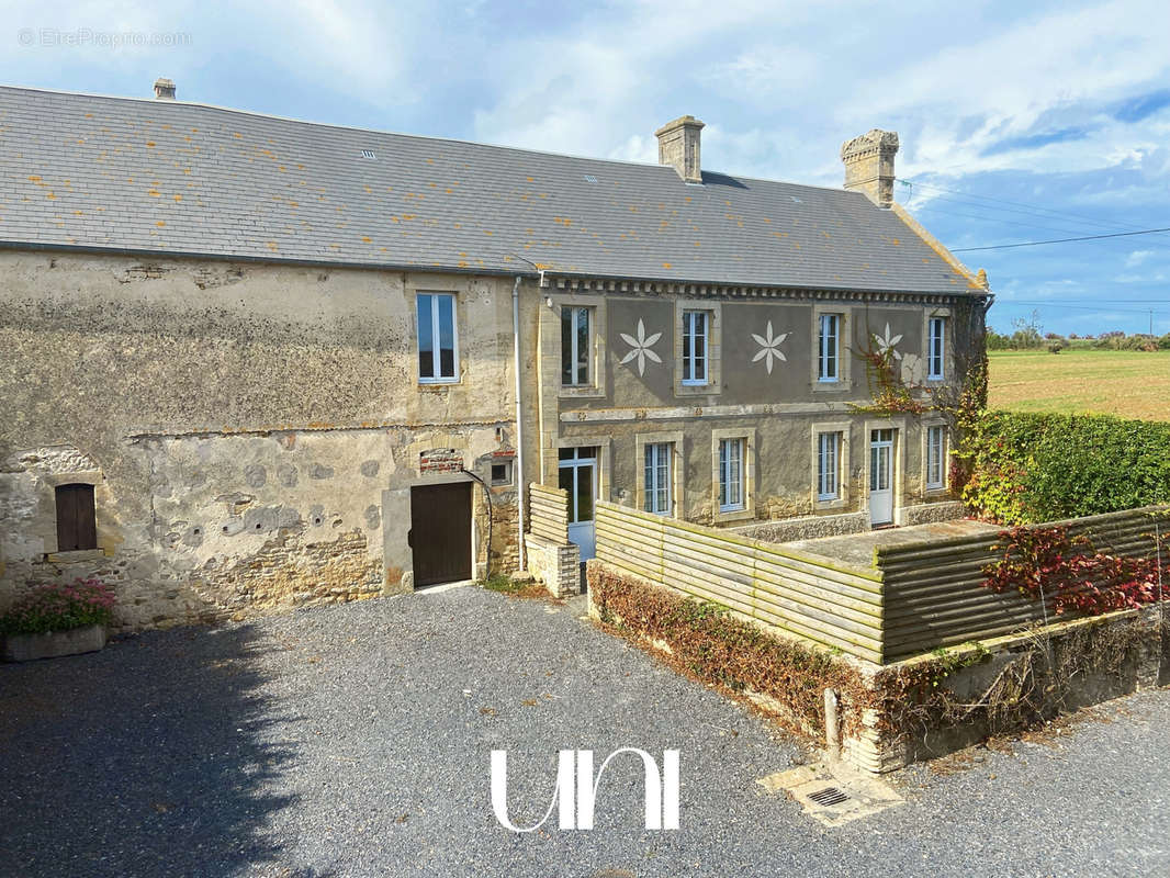 Maison à LONGUES-SUR-MER