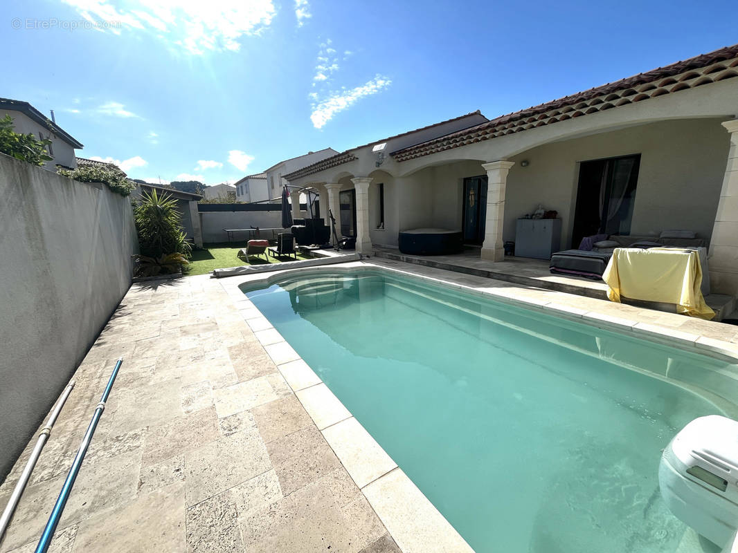 Maison à CHATEAUNEUF-LES-MARTIGUES