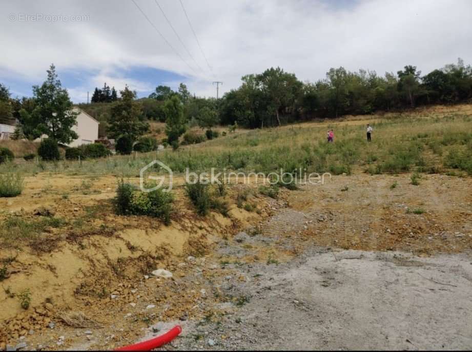 Terrain à SALLES-SUR-L&#039;HERS