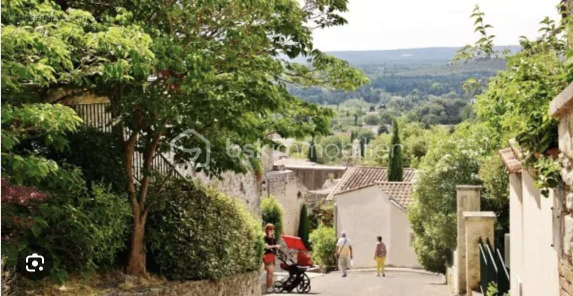 Terrain à CHATEAUNEUF-DE-GADAGNE