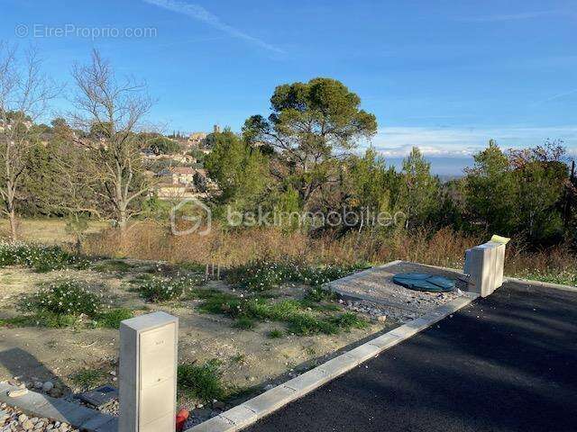 Terrain à CHATEAUNEUF-DE-GADAGNE