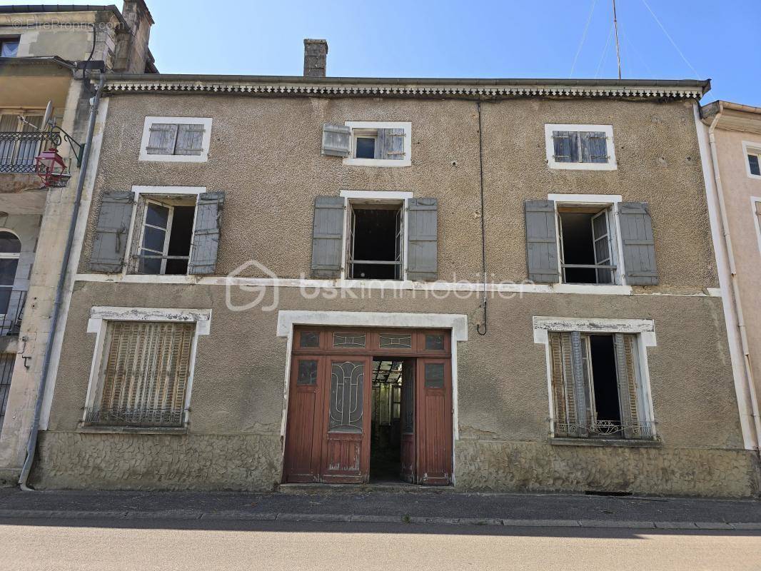 Maison à DOULEVANT-LE-CHATEAU