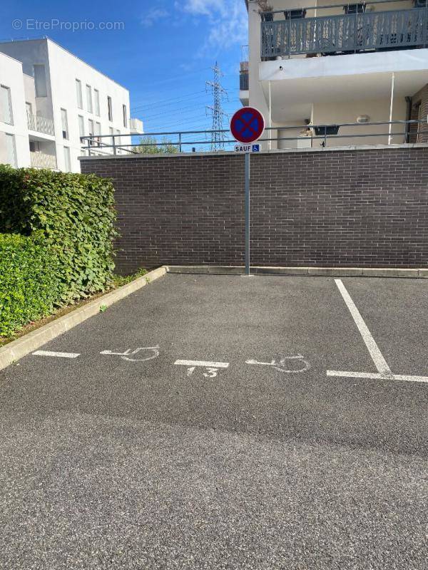 Parking à IGNY